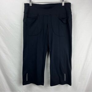 Athleta Women’s Black Kick Booty Capri Yoga Pants Leggings Size S